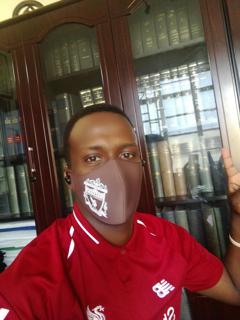 That's when you go to work in a celebrating style #ChampionsOfEngland <a href="/LFC/">Liverpool FC</a> <a href="/AcramKigozi/">Acram Aretah</a> <a href="/TurinaweAllan2/">Turinawe Alan Ruzindana</a> <a href="/Najjembacather3/">Najjemba Catherine</a>