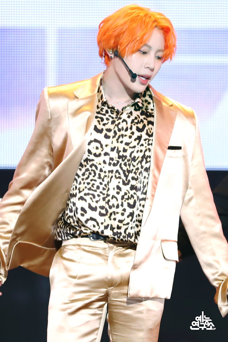 MBC_entertain's tweet photo. 갓벽했던 레오파드셍 핸드폰에 박제 하실분(1/940322)🐆
인간 오렌지 구르미 보면서 금요일 마무리하셍🍊💙

📷 ☞https://t.co/Fg3gnyK0s7

200620 #쇼음악중심 #음중 #하성운 #GetReady @HSW_officialtwt https://t.co/A8sJC8CqA0