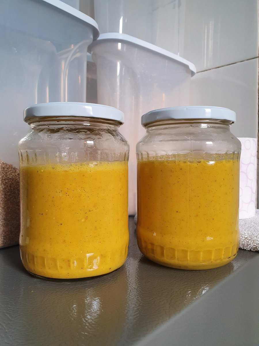 Carrot-Turmeric Yellowmeal boosted with hemphearts and almonds and tigernut. Super sweetened with pineapple-ice.
