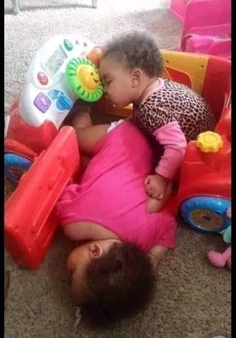 Please parents 🙏 talk to your children not to drink milk and drive..... 
This happened this morning at sitting room express way ...