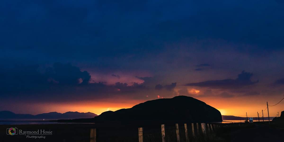 amazon.co.uk/Jeremiahs-Bell… Take the trip to Kinloch via the pages of #DCIDaley 8 #JeremiahsBell. This beautiful image of Davaar Island, at the head of Campbeltown (the real Kinloch) loch by Uber talented <a href="/RHPhotography7/">RayHosiePhotography</a>, taken yesterday. #FridayThoughts #Newbooks #FridayMotivation