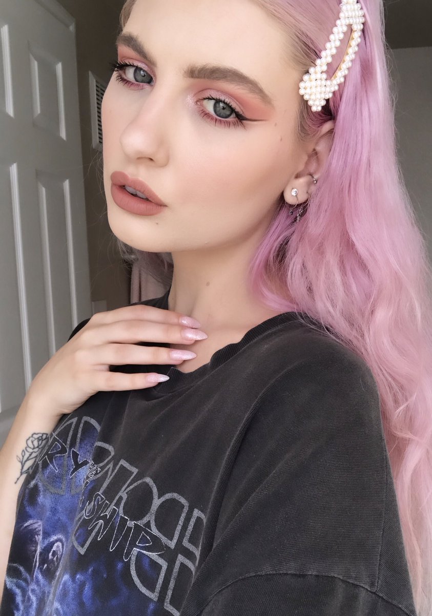 lilheartts tweet picture