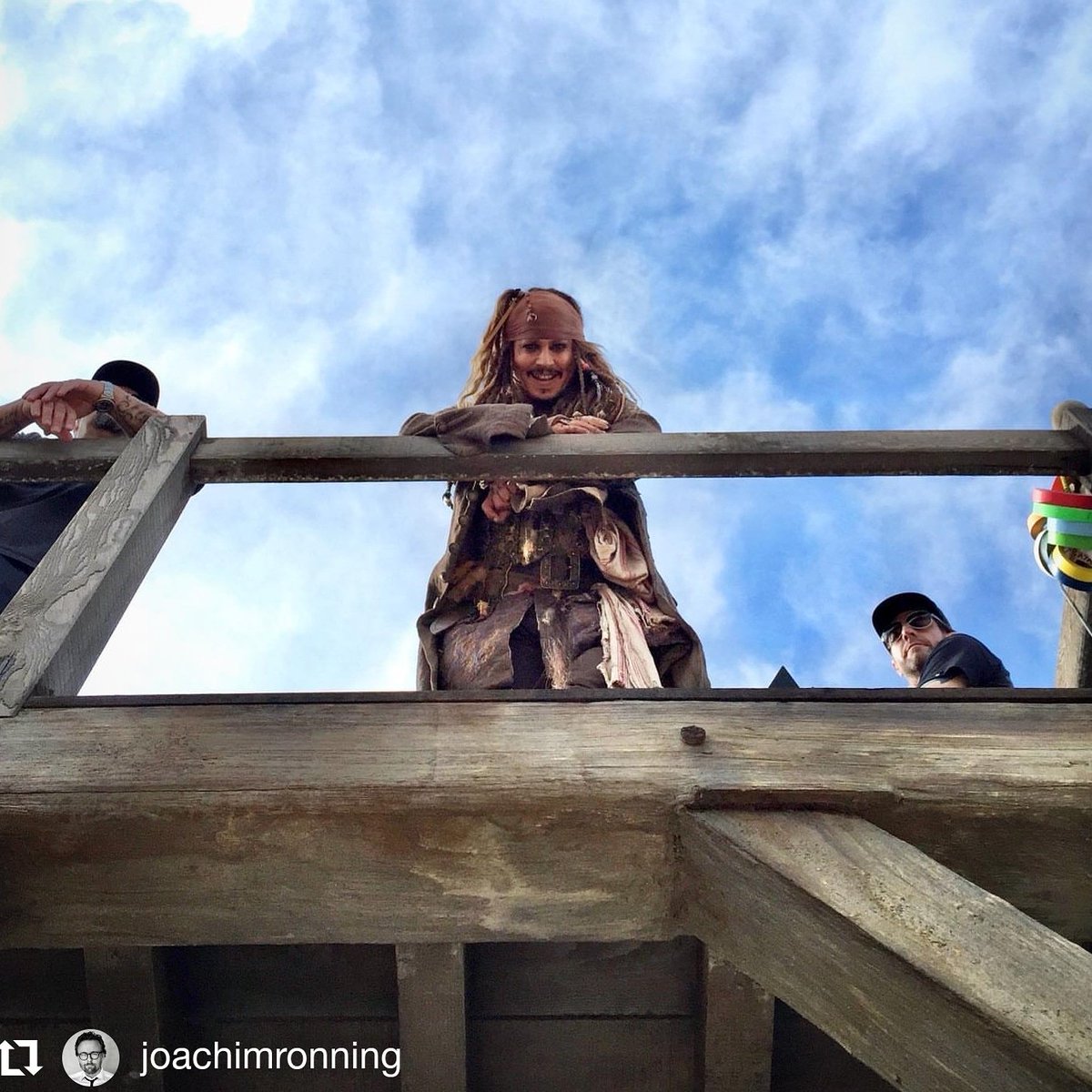 JDeppChile's tweet photo. #Repost @joachimronning (IG) 
Jack Feliz en el Set de Piratas del Caribe: La Venganza de Salazar, la foto fue tomada en el Cumpleaños de Johnny hace 5 años atrás  en Queensland, Australia. Buenos tiempos! #piratesofthecaribbean #tbt #jacksparrow #potc5 #Johnnydepp https://t.co/rybNcEoC1e