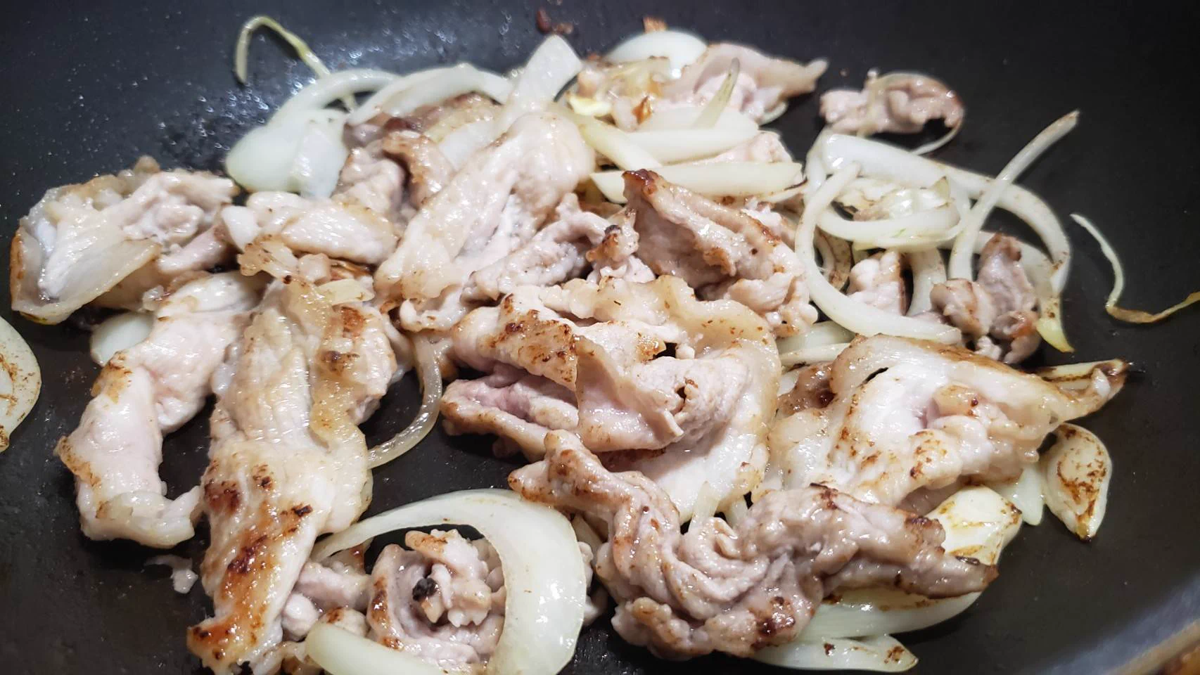 ちょっとした一手間でより美味しく！「至高の豚キムチ」の作り方！