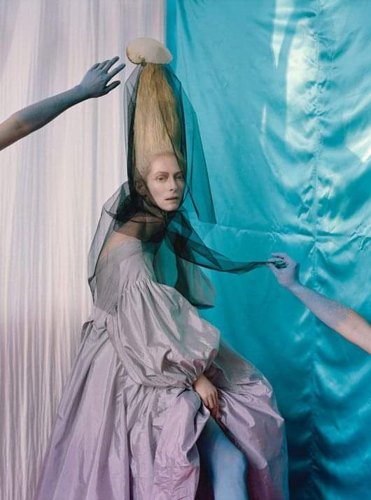 entitledlc's tweet photo. Tilda Swinton recreando pinturas de Carrington es todo lo que necesitaba https://t.co/oDFWrtCNJs