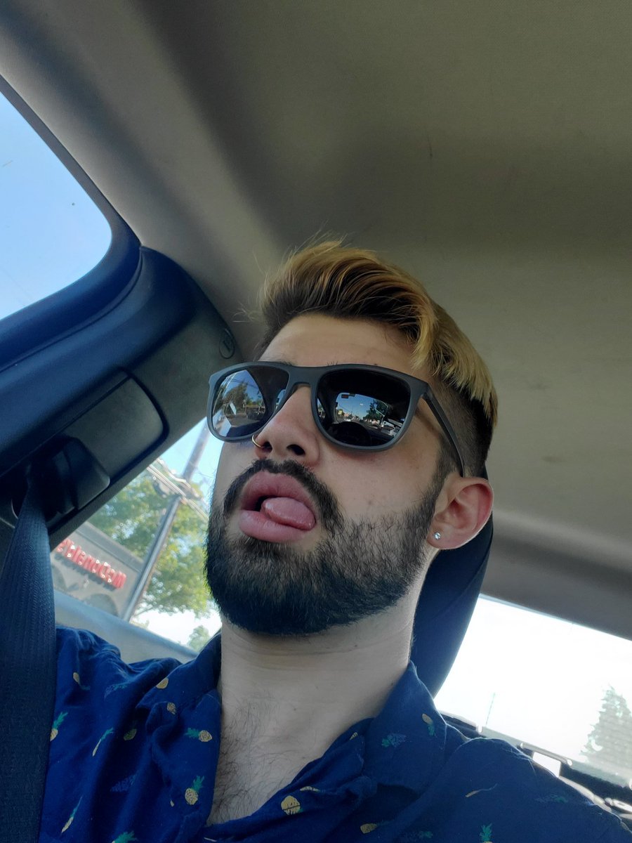 relytkg's tweet photo. In case you didn't know, I cut my hair. Also, it was (is?) blonde https://t.co/QsozTE32Mj
