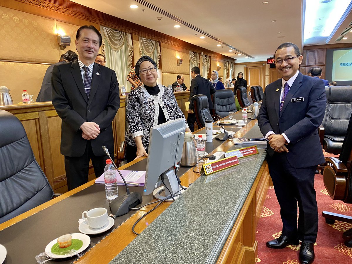 JemilahMahmood's tweet photo. Yesterday 100th day of MCO from complete lockdown-conditional -recovery. It’s a great success story all Malaysians should be proud of. I feel privileged to hv been given a chance to support YAB PM @MuhyiddinYassin @KKMPutrajaya. Single digits for 3 days now. Thank you rakyat ❤️ https://t.co/OZvpWHJqEZ
