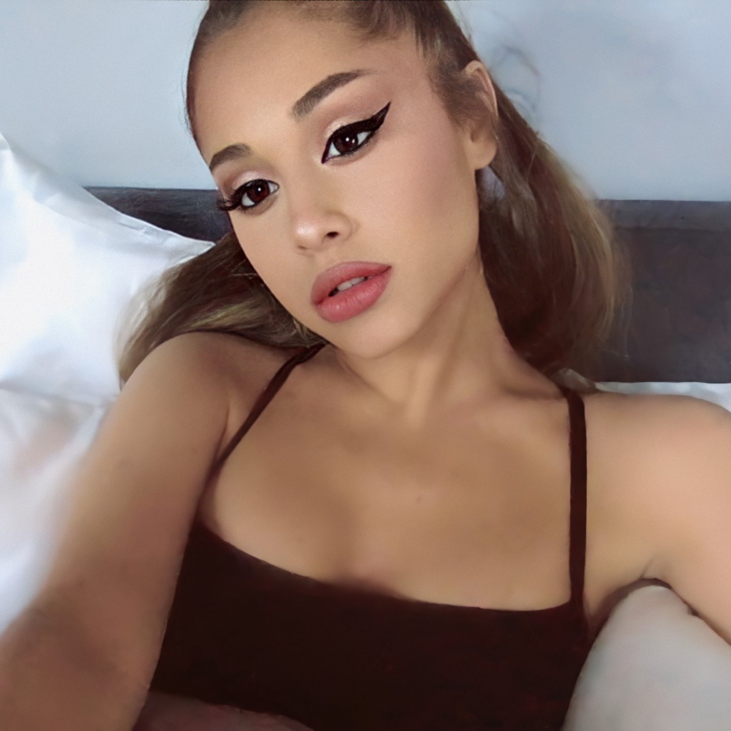 Happy birthday to the most beautiful and kindest soul on earth, ariana grande. 