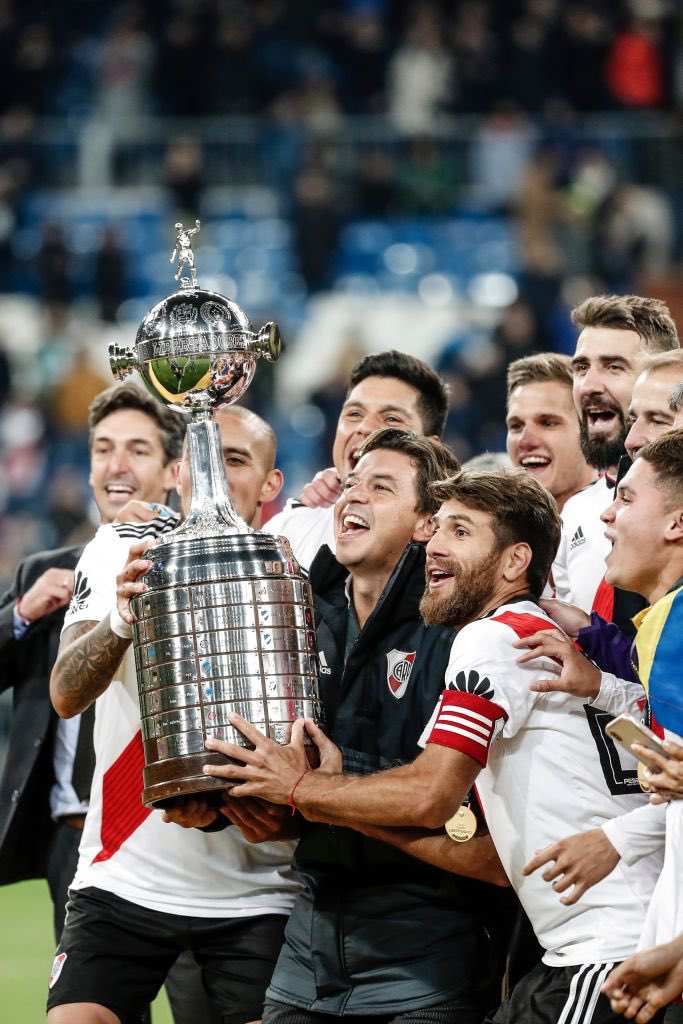 MarianoBroggi's tweet photo. La grandeza no reside en nunca haberse caído, sino en siempre habernos levantado. 
Desde que tienen uso de la razon festejan nuestro DESCENSO.
Te hubiese encantado festejar la final mas importante de la historia en el BBBBBernabeu no? O eliminarme alguna de las 5 veces 😘 https://t.co/QQknH62r7S