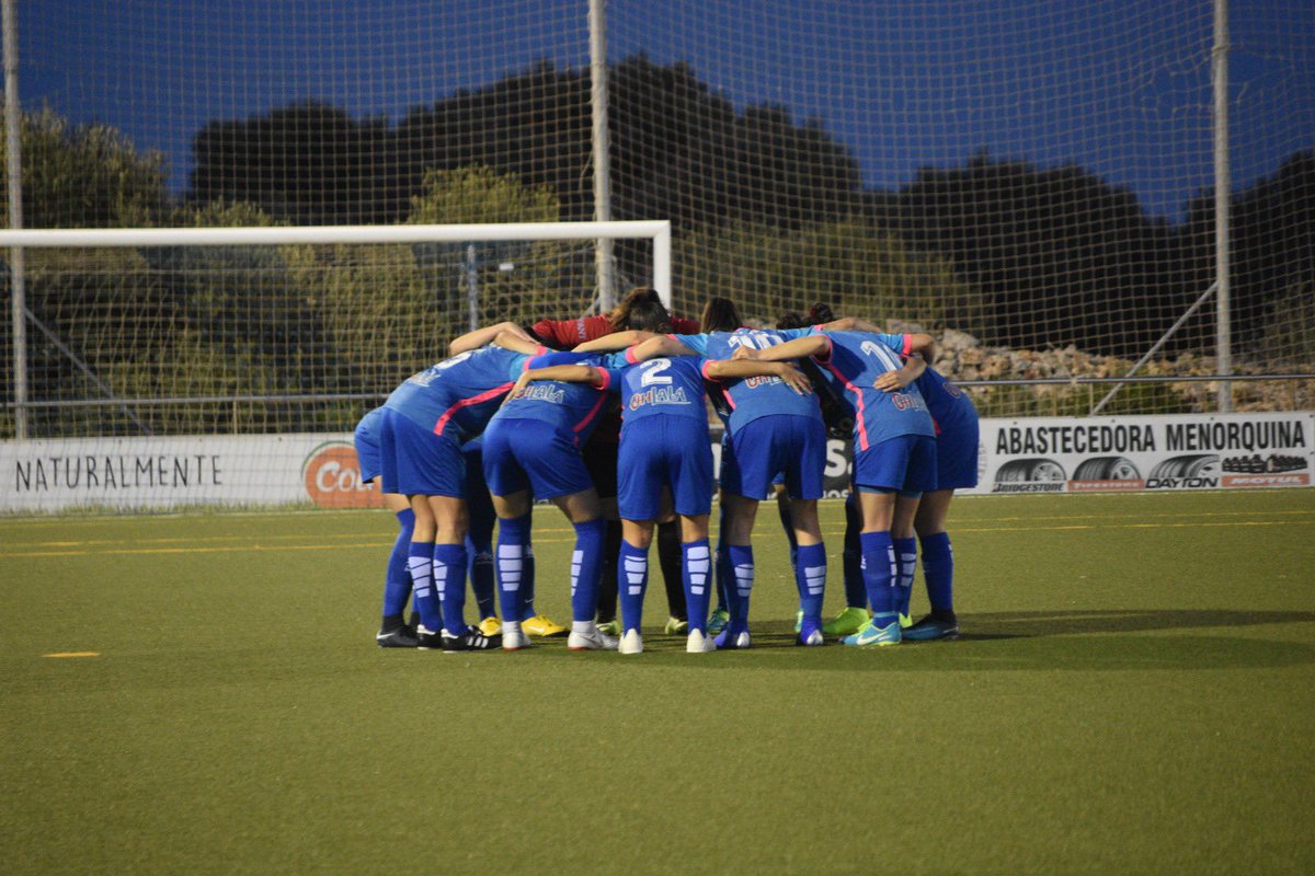 clara__1985's tweet photo. #juntessommesfortes #mosveuremprest #gracies #futfem #encarahiquedamoltperfer #💙 https://t.co/u2KSxEHIEA