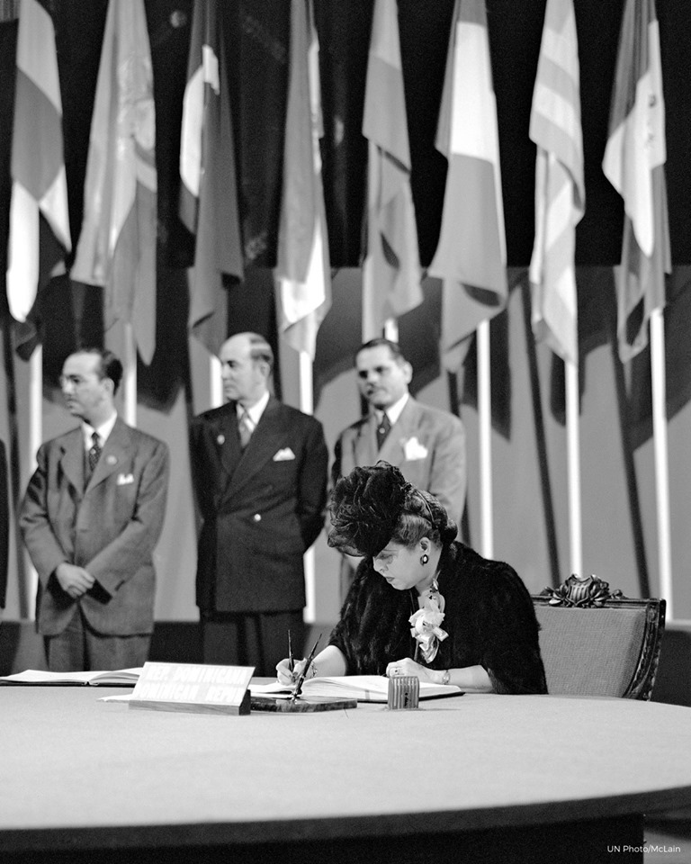 UN_Women's tweet image. 🇺🇳 #OnThisDay in 1945, the United Nations Charter was signed, and only 4 women were among the 850 signatory delegates.

👏 75 years later, the @UN now has gender parity among its senior leaders.

💙 More on #UN75: unwo.men/kS4P50Agw6N
