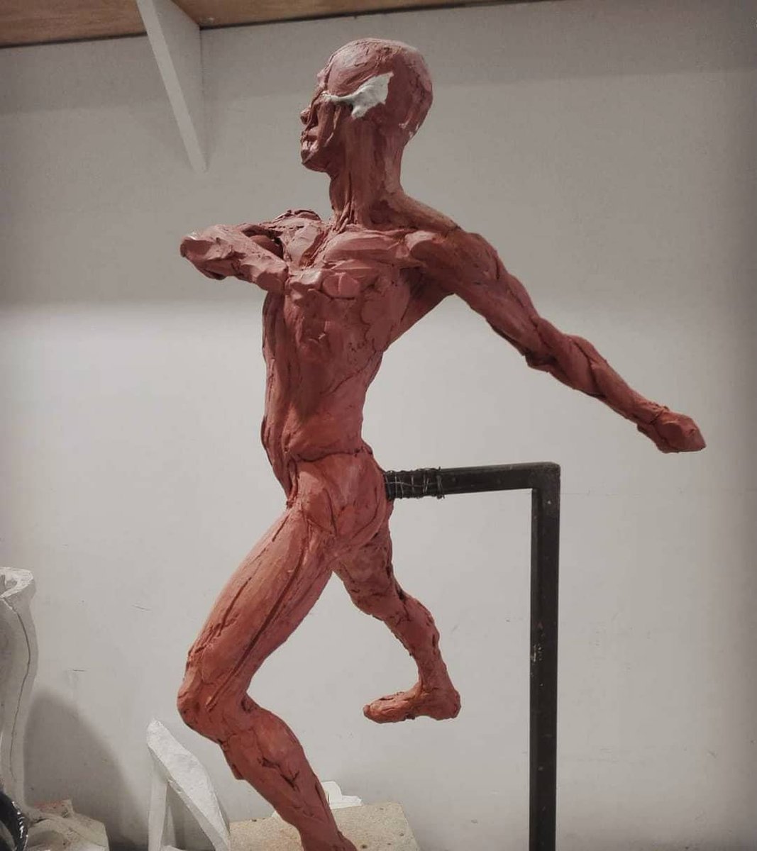 screenclay's tweet image. With Barcelona academy of art 
Opening their gates once again, we are #backtowork!
The final few weeks of our #écorché program have resumed, and it is wonderful to see the work of our students in person again! These pictures are from the weekend.
#anatomytraining #screenclayfx