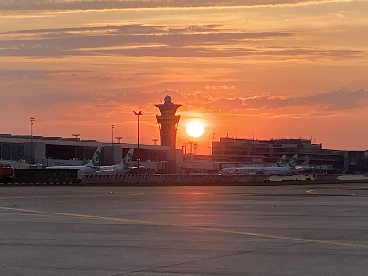 Nath_Stubler's tweet photo. Départ du 1er vol @transaviaFR d Orly ! La green team 💚 est heureuse d accueillir nos passagers à destination de Porto. Au total 12 destinations aujourd hui 👍✈️ https://t.co/6xPNcADJTB
