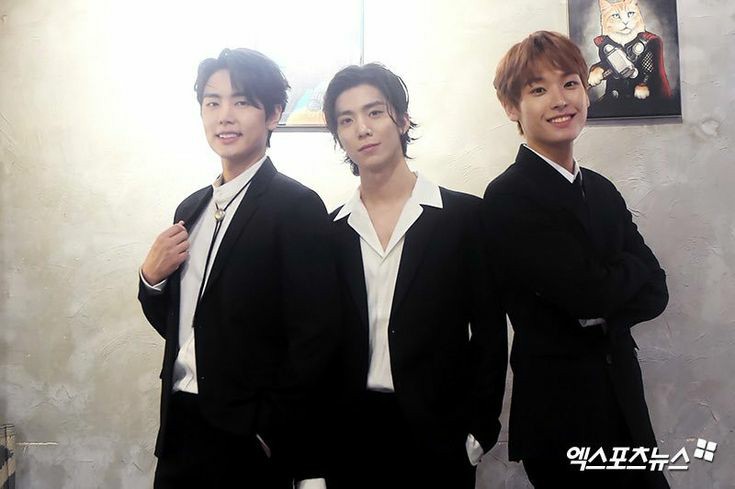 Favorite son Hwiyoung. picture taken; Youngbin & Dawon wedding.