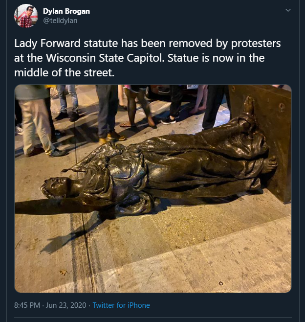 Also the Forward statue was ripped down sometime around 10:45 PM (8:45 my time).