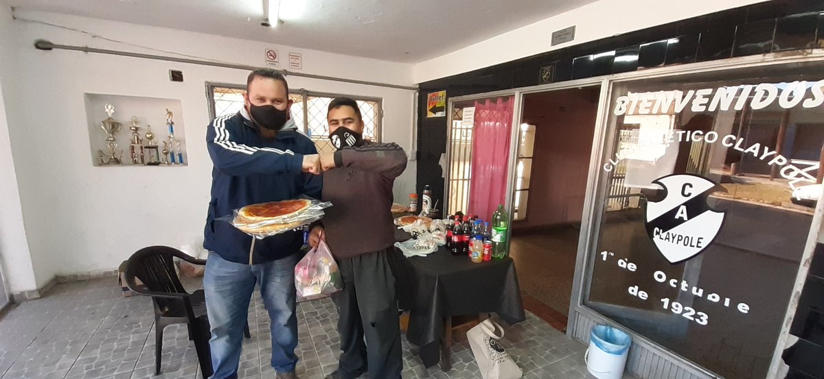 JavierG1285's tweet photo. Continuamos con la Campaña Solidaria, ya hace mas de 85 dias asistiendo a Familias del Club y a Comedores, esta vez visitamos a Andrea y su merendero en Claypole.
Gracias a los socios que aportaron su granito de arena.
#AHORAESLAHORADEDARLAMANO
@Club_Claypole https://t.co/sENtcmkOlb
