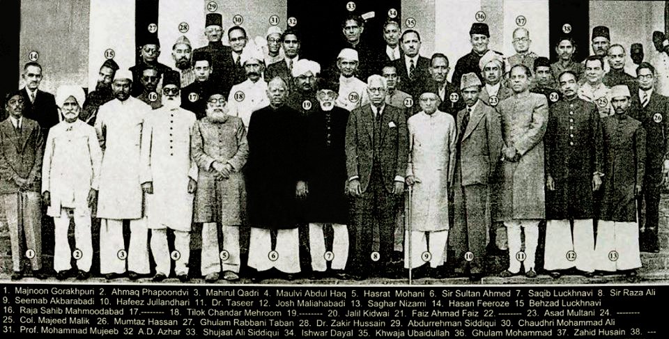 Yatindra76's tweet photo. A rare group photograph of Urdu Poets.. Thanks to Satish Chopra Sir for this gift..
#photoframe
@anantvijay @yunusrj @Raaggiri @AuthorAtul @BeechBazar @p1j @sanjeevpaliwal @iamrana @sundeepbhutoria @samaypatrika @kitabwali @MANAV_PRAKASH_U @AnulataRajNair @vanityparty @doctorjha https://t.co/0cmXNd552B