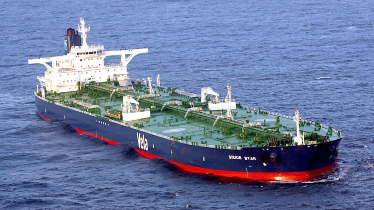 AfricaFactsZone's tweet image. In 2008, Somali Pirates carried out the world's largest maritime hijacking. They held a Saudi ship hostage and demanded $25 million, then $15 million.

It was carrying oil worth $100 million and 25 crew members. It was released a month after a $3 million ransom was paid.