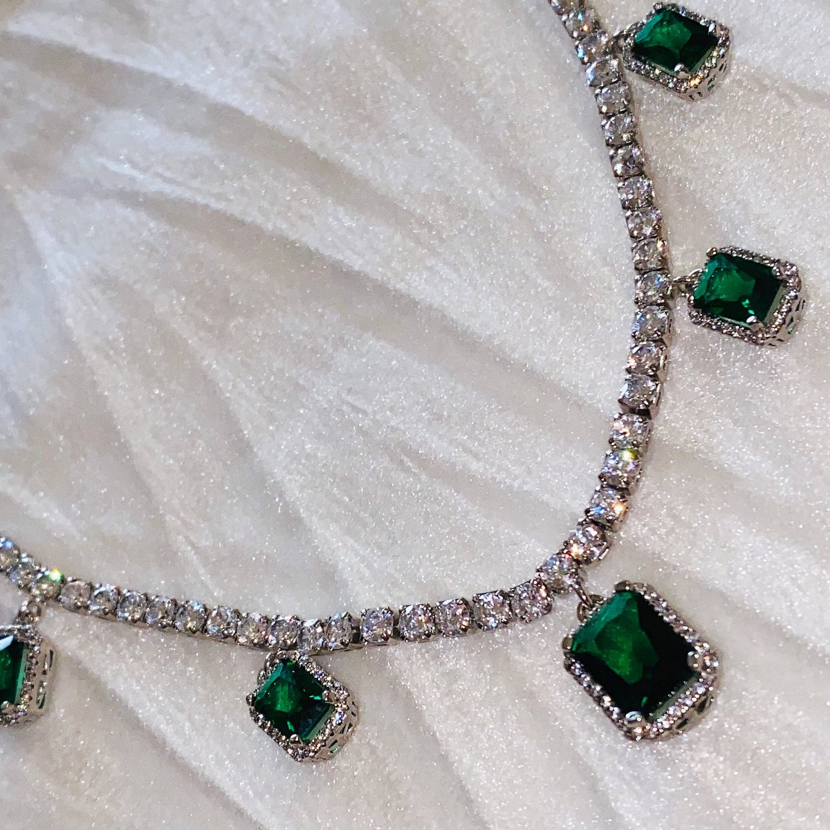 theflutterdolls's tweet photo. Our new emerald diamond chain dropping soon https://t.co/QwVE3gW6XF