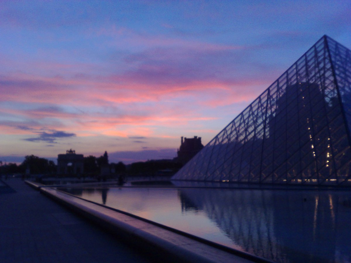 endless_roaming's tweet image. Places I love to visit #endlessroaming #travel #louvre #paris #france