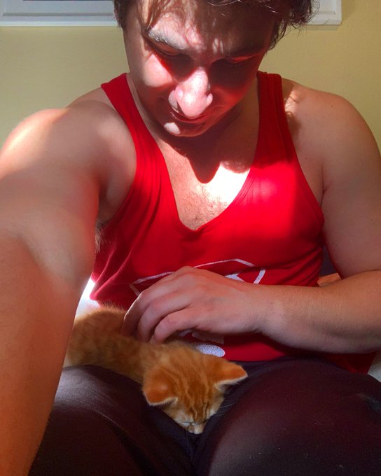 Hanging with my roommate Gary https://t.co/fKlTw5lhfc<a href="/tag/parkour"class="tags"><span>#parkour</span></a><a href="/tag/calisthenics"class="tags"><span>#calisthenics</span></a>