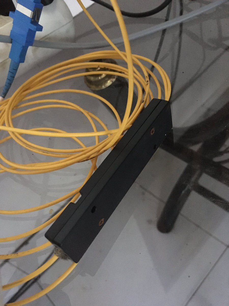 RTEKID's tweet photo. kemaren tiba tiba ada petugas telkom pasang ‘splitter’ di modem saya, apa ini berarti internet saya ‘dibagi’ dengan pelanggan lain ? @TelkomCare https://t.co/YjW3vjBlBf