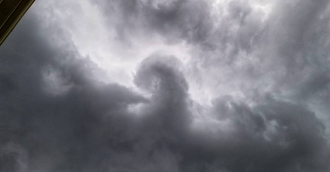 BeyondTheLensBA's tweet photo. Very Interesting clouds yesterday afternoon/evening. #onstorm #Weather #WeatherGeek #onwx #IWeather #ckont #ontariostorm #shareyourweather https://t.co/ttFKeeuKA2