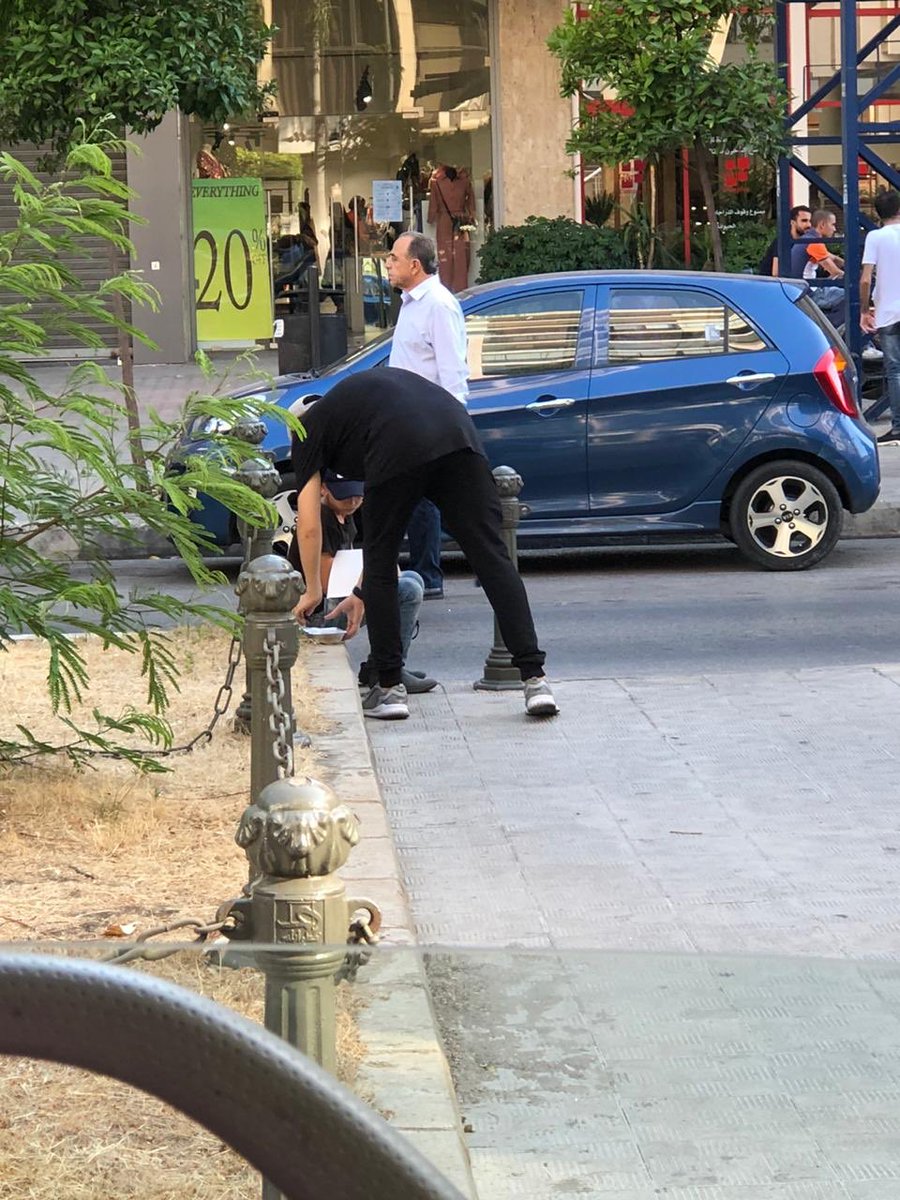 NadineKhaouli's tweet photo. Two months ago, my friends and I launched Kafe be Kafak, an indepedant initiative to #support needy families, #LeaveNoOneBehind, #endpoverty&amp; #endhunger in Lebanon 🇱🇧. Today, our 🇱🇧 is SUFFOCATING even more.We cannot proceed with our mission without your support. PLEASE SUPPORT🙏🏻 https://t.co/FFjiOuauvS