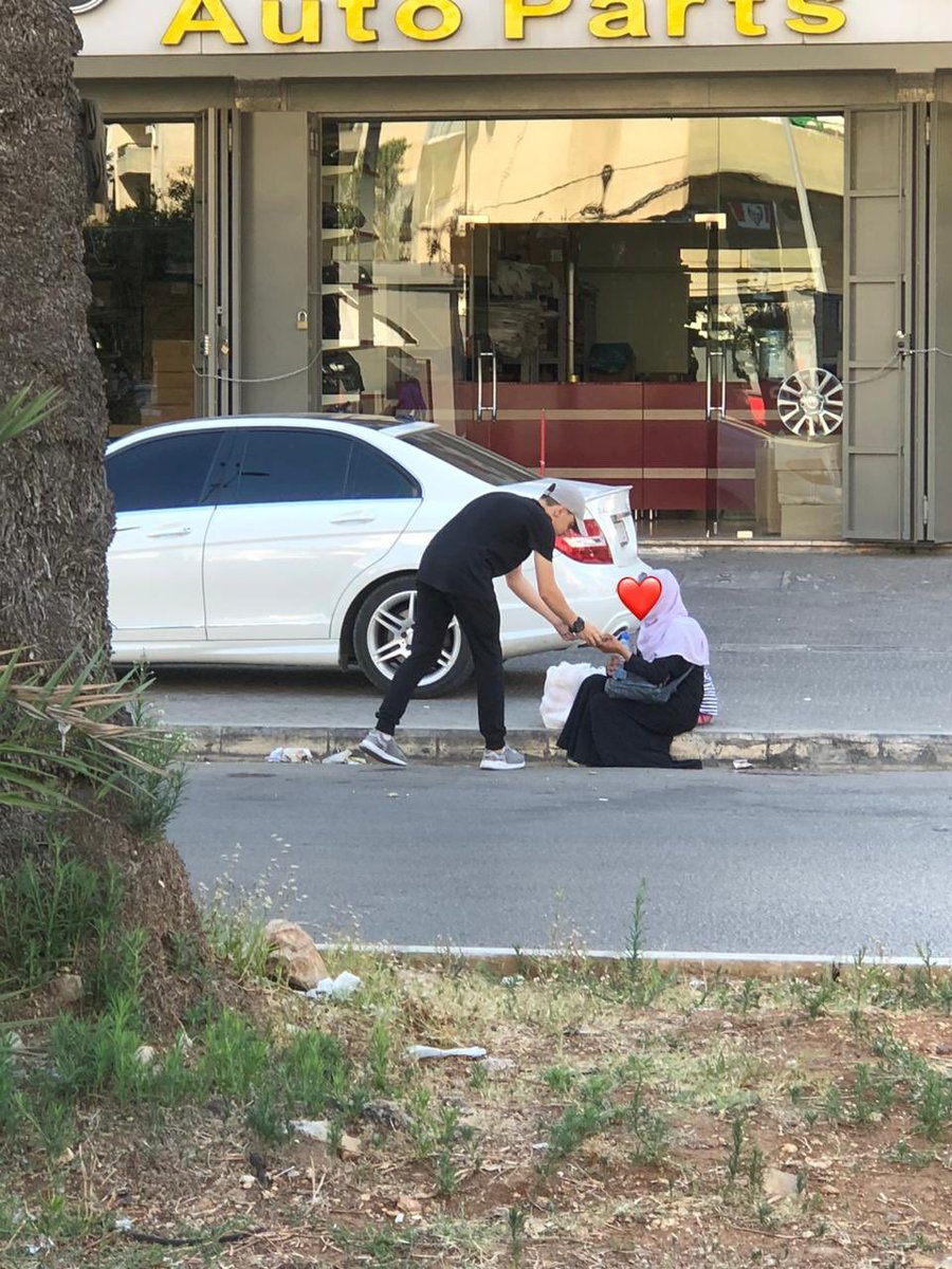 NadineKhaouli's tweet photo. Two months ago, my friends and I launched Kafe be Kafak, an indepedant initiative to #support needy families, #LeaveNoOneBehind, #endpoverty&amp; #endhunger in Lebanon 🇱🇧. Today, our 🇱🇧 is SUFFOCATING even more.We cannot proceed with our mission without your support. PLEASE SUPPORT🙏🏻 https://t.co/FFjiOuauvS