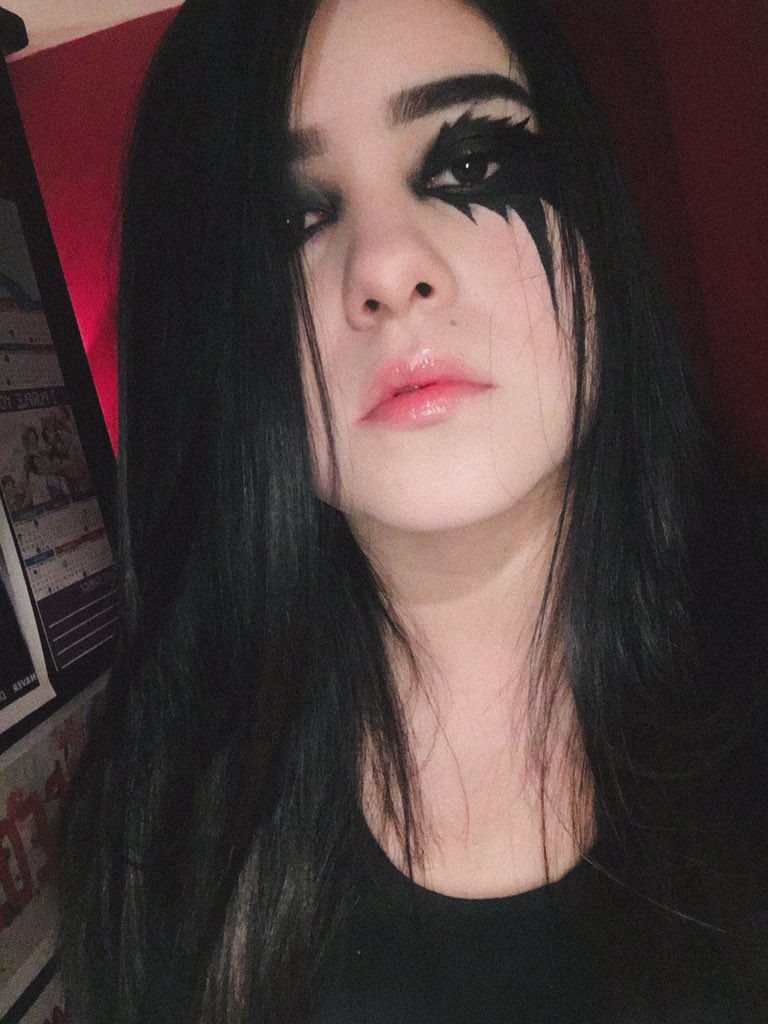 miriamavrilmeza's tweet photo. βοΈ ππ₯πππ€ πππ’π₯ ππ«π’πππ¬ π€βοΈ
.
.
#armybvb #bvbarmy #bvb #makeup #andyblack #perfectweapon #emo #emostylegirl #makeupartist #tumblr #aesthetic
@andyblack @blackveilbrides https://t.co/STDVh2TQAj