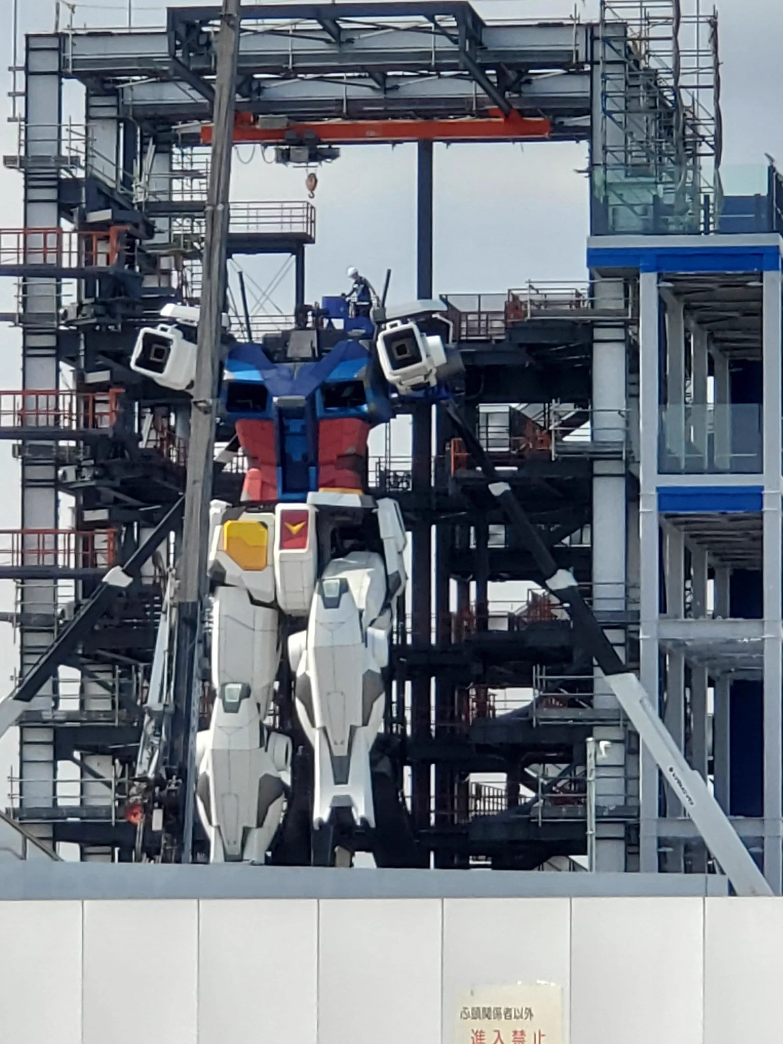 実物のガンダムが？！着々と作り上げられてるのがリアルでかっこいい！