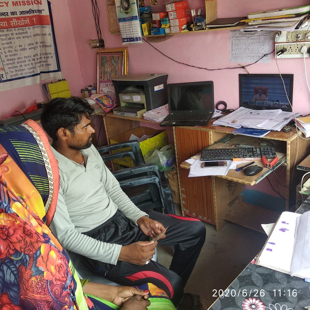 deepakcscdmmba's tweet photo. #cscupdiwas
आत्म निर्भर उत्तर प्रदेश रोजगार अभियान 
का प्रोग्राम दिखाते vle भाई #महोबा 
@Vish_strong @CSCUttarPradesh @CSCegov_ https://t.co/cbCWfYdQOb