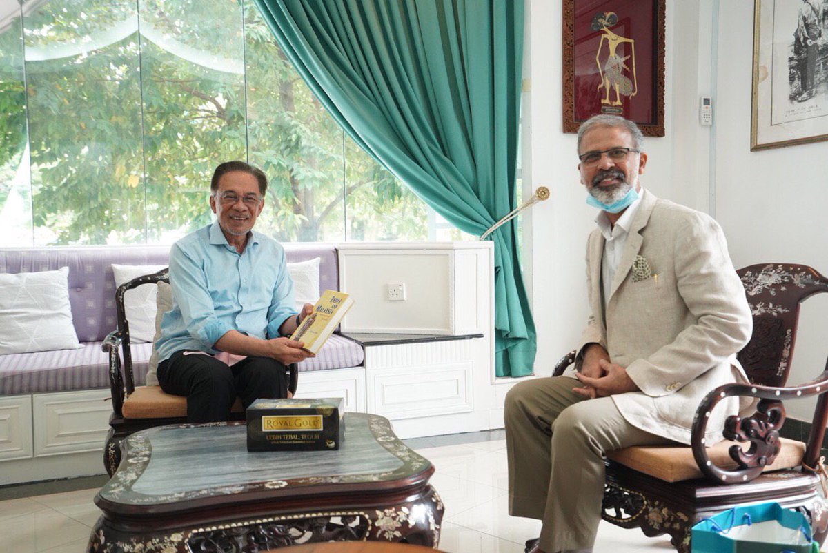 anwaribrahim's tweet photo. Menerima kunjungan hormat Pesuruhjaya Tinggi India ke Malaysia, Mridul Kumar di pejabat hari ini.

Perbincangan kami menyentuh pelbagai isu semasa terkait kedua-dua negara. https://t.co/ql3n0U5GeX