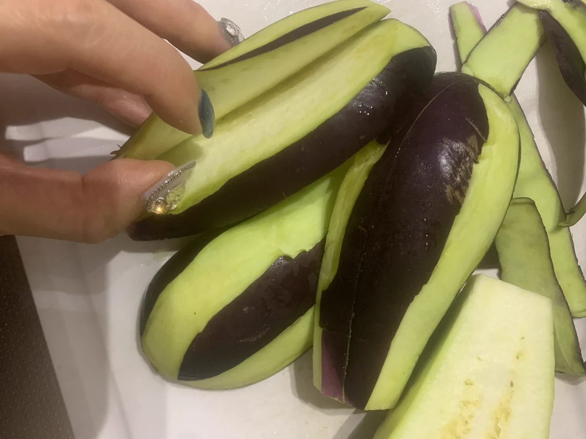 電子レンジで簡単調理！10分ほどで作れる、茄子と豚肉を使ったお手軽料理の作り方！