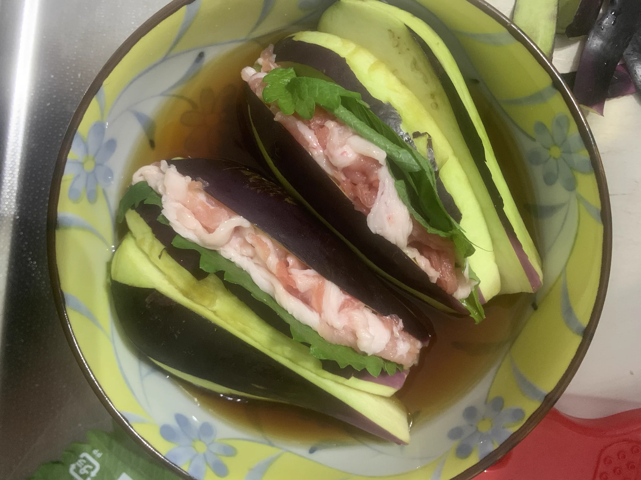 電子レンジで簡単調理！10分ほどで作れる、茄子と豚肉を使ったお手軽料理の作り方！