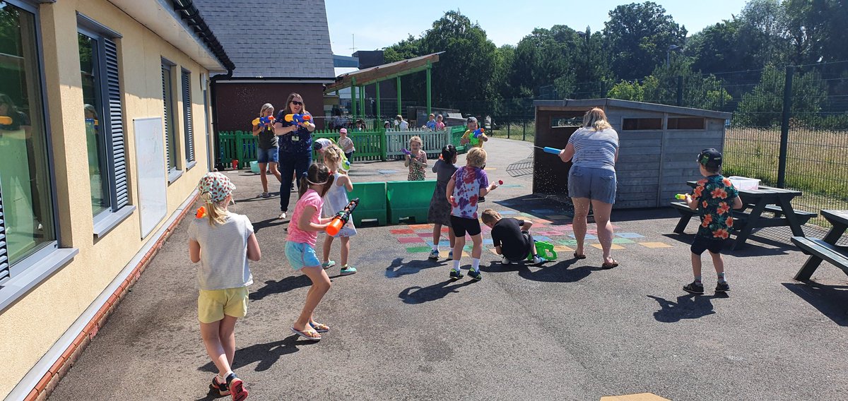TheCroftPrimary's tweet photo. Cooling down in Year 1 cohort 2 with a  water fight! 💧 @MazzottaAly @clearythom @JessSkipper1 @owenkaren81 @natalie_ramlall https://t.co/oZqrR3AuTV