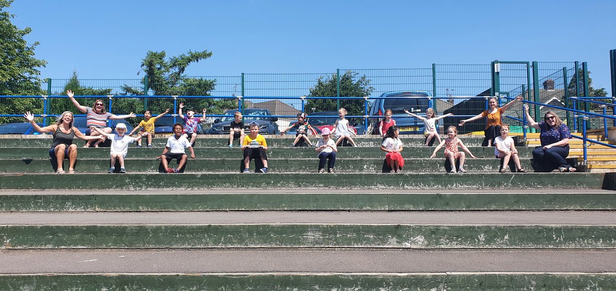 TheCroftPrimary's tweet photo. Cooling down in Year 1 cohort 2 with a  water fight! 💧 @MazzottaAly @clearythom @JessSkipper1 @owenkaren81 @natalie_ramlall https://t.co/oZqrR3AuTV