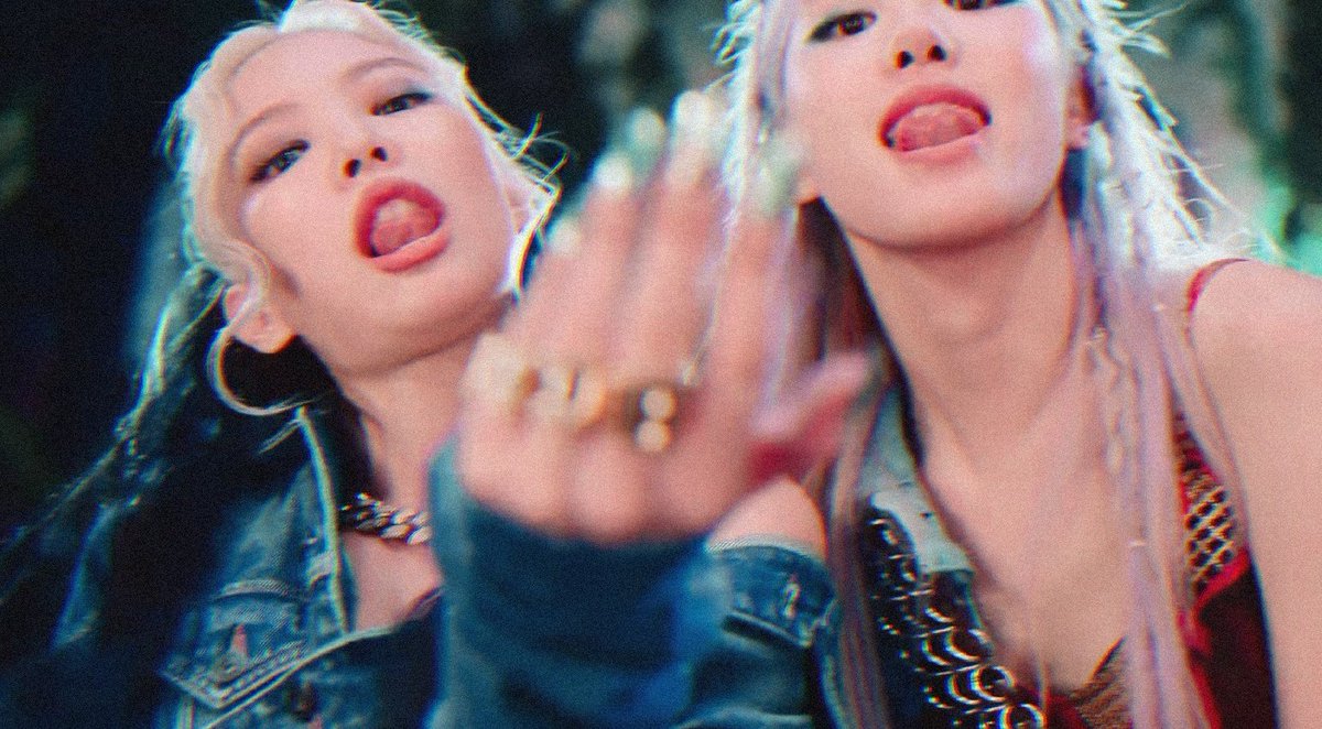 13chnwar's tweet photo. you should've ended me when you had the chance

#HowYouLikeThat

#BLACKPINK #블랙핑크 
#JENNIE #제니 
#ROSÉ #로제
@BLACKPINK https://t.co/f1uB6xGHX7