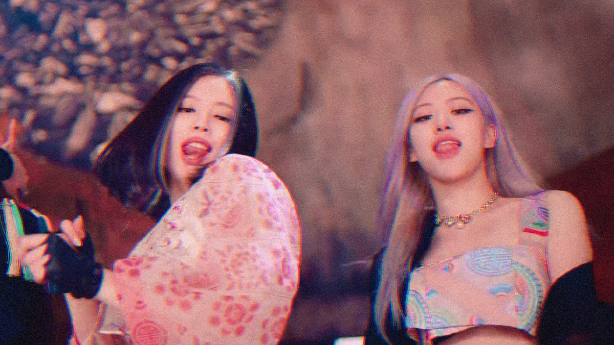 13chnwar's tweet photo. you should've ended me when you had the chance

#HowYouLikeThat

#BLACKPINK #블랙핑크 
#JENNIE #제니 
#ROSÉ #로제
@BLACKPINK https://t.co/f1uB6xGHX7
