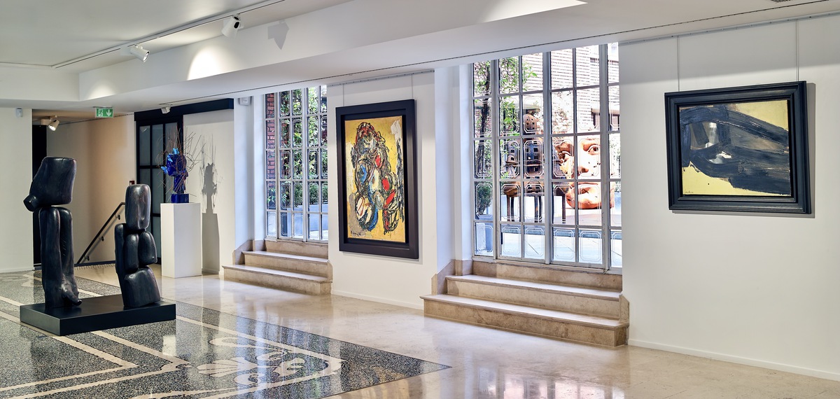 OperaGallery's tweet photo. Current display @operagallery Paris, featuring the works of Karel Appel, Pierre Soulages, Fathi Golnaz and Wang Keping among others.
______
#KarelAppel #PierreSoulages #GolnazFathi #WangKeping #OperaGalleryParis https://t.co/EUvErMFXEe