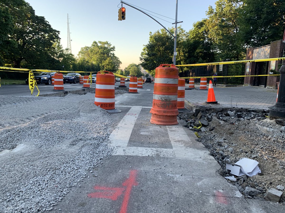 D00RZ0NE's tweet photo. #FixFlatbush “pop up” #bikeNYC lane update https://t.co/ln12VPFlFt