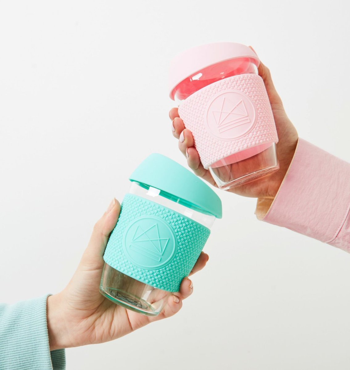 NaturalThyme's tweet photo. Lots of coffee to keep us fuelled on this Friday morning, in reusable @neonkactus glass coffee cups of course 🙌
#naturalthyme #naturalthymestore #store #natural #neonkactus #reusable #recycle #nowaste #design #style #eco #ecolife #glass #coffee https://t.co/wQCcgbeBr3
