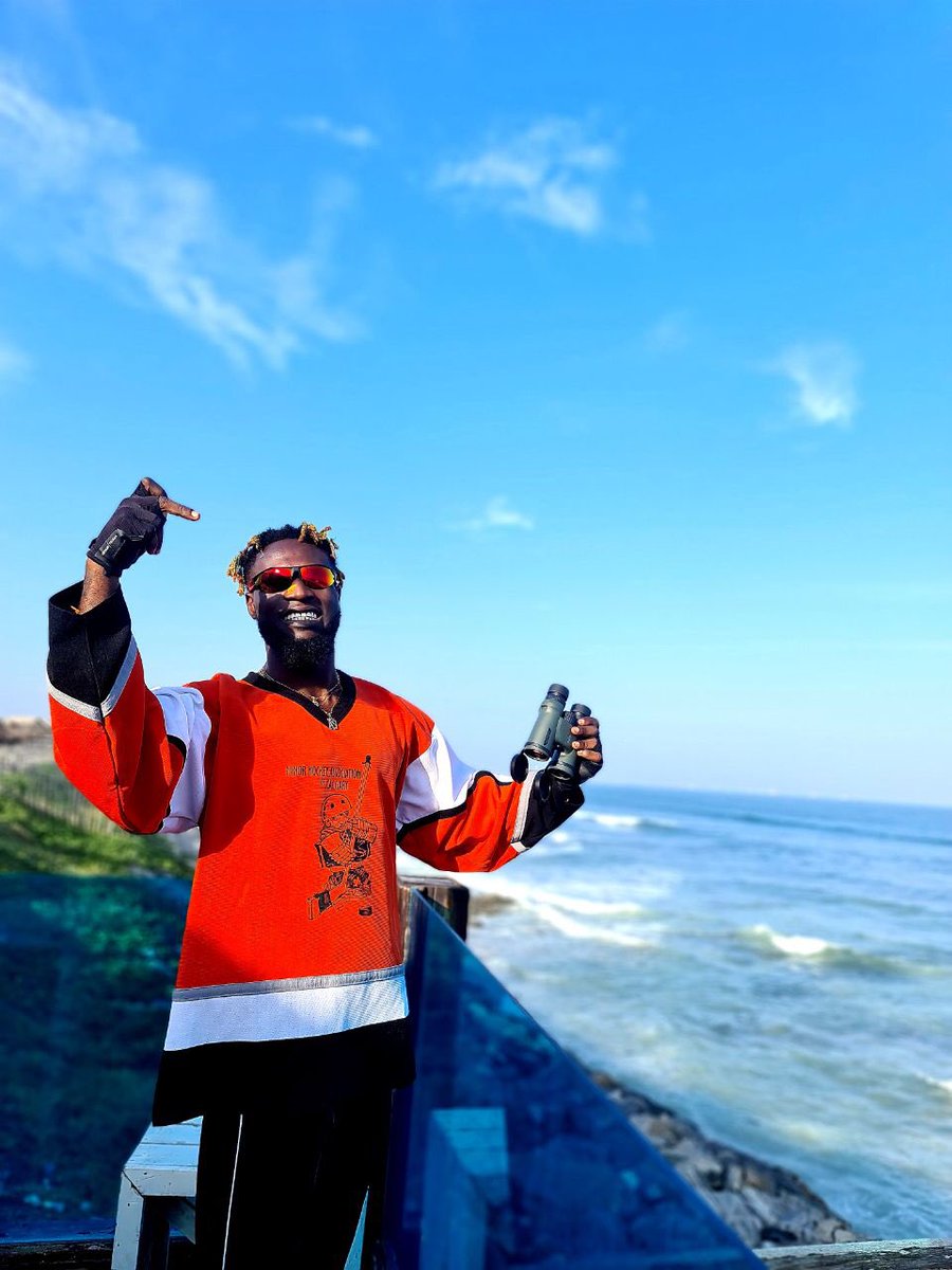 Mantse_AY's tweet photo. Stop Creating #COMPETITIONS that don't Exist😁!!! BILLION DOLLAR DREAM💰!! TGIF!! BEFORE THE REIGN🤴🏾🤘🏾💯🔥 https://t.co/sZzfB6l730
