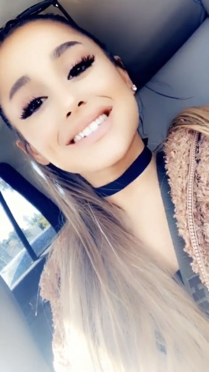 piffyi's tweet photo. The woman who has helped me come out of dark places just by being an amazing person, speaking on things in terms of taking care of her mental health, music, heart of gold. My favorite artist of all fucking time PERIODT. Enjoy your day😘🥰😍@ArianaGrande #HappyBirthdayArianaGrande https://t.co/8jnRcyACki