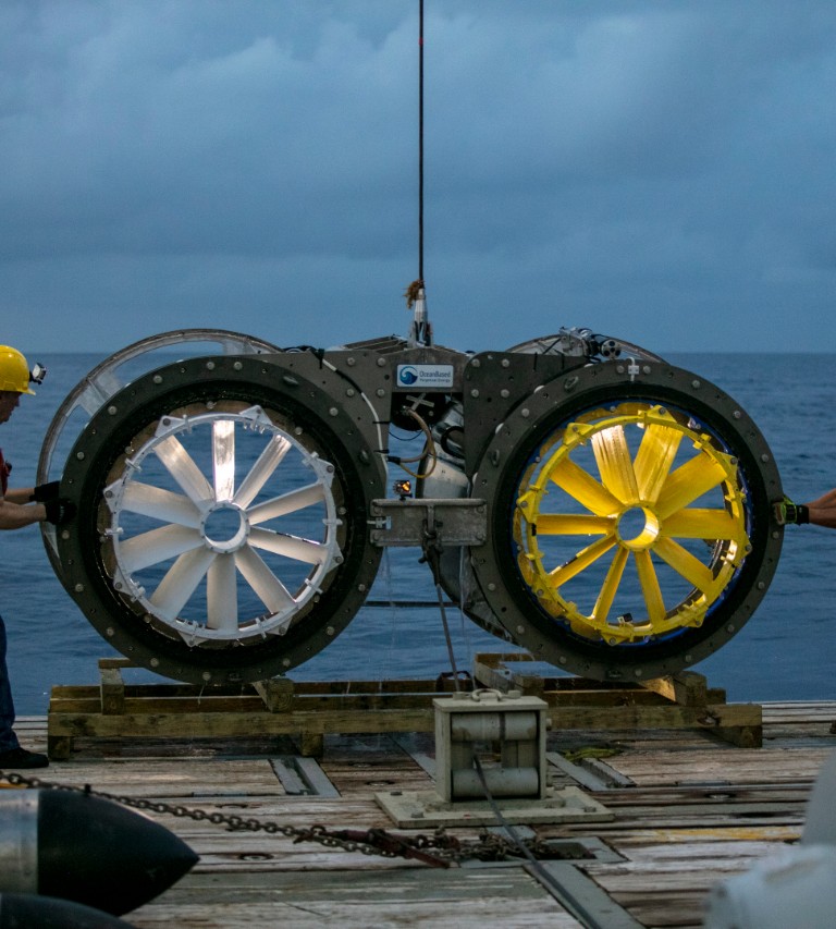 Economist_WOI's tweet image. A milestone moment for ocean current energy: US startup OceanBased taps the Gulf Stream for a full day—and it now wants to go big. Read more about this ambitious project econ.st/381JUP0 @OceanbasedPE #oceancurrent #cleanpower #renewables #blueeconomy