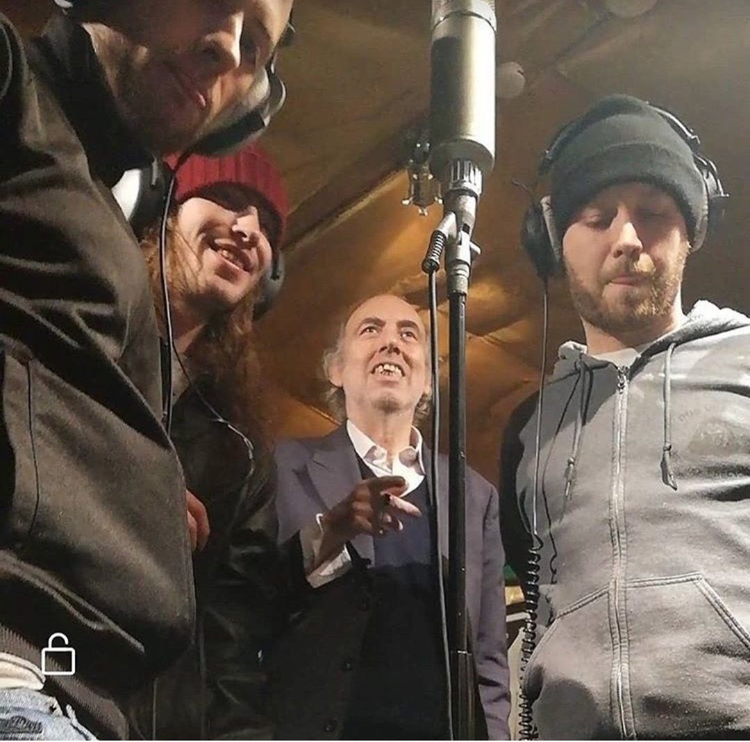 thegoldborns's tweet photo. Happy Birthday Uncle Mick! ๐ธ A true legend and gentleman who gives back ๐Thanks for looking after us looking forward to getting back in the studio โค๏ธ #MickJones #unclemick #theclash #bigaudiodynamite https://t.co/KKtJVbtise