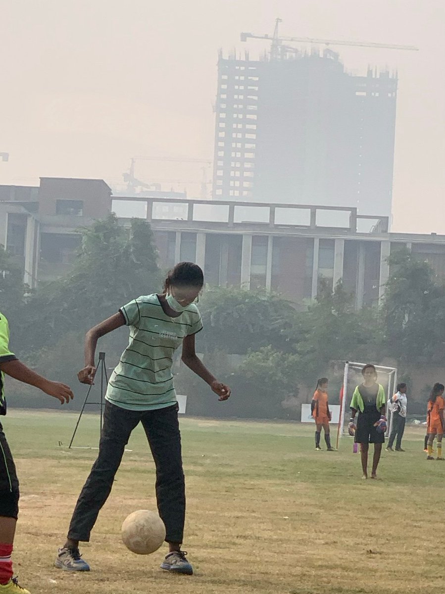 November ’19 saw  #airpollution shut schools, cancel/delay flights, worst disruption in years. This was despite, the govt says, a “reduction of about 18.8% & 31% in active fire incidents in Punjab, Haryana, UP in 2019 over the figures for 2018 & '17 https://pqars.nic.in/annex/251/AS312.pdf