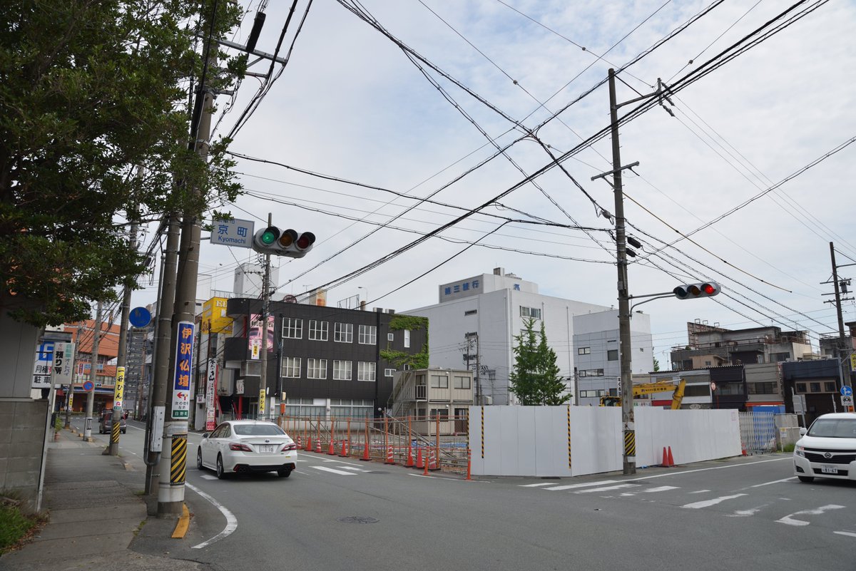 福田洋一 בטוויטר 久しぶりに松阪へ ロータリーにカネ七タクシーがいたり 京町で飲食テナントが入るビルを新築していたり 日野町や中町にお洒落な店が増えていたり 自分が来ていない間にいろいろ変わっていた 駅西や三交百貨店跡地は相変わらず駐車場のまま