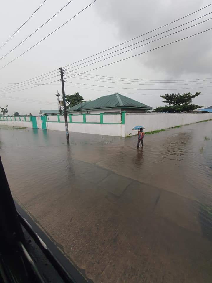 phsabithetin's tweet photo. Daily Mail had issued a warning that the rising sea levels could erase some cities by 2050

Meanwhile Bonny Island which hosts multinationals like NLNG, Shell, Mobil is currently experiencing serious flooding with no drainage systems.

Note that Bonny Island is below sea level. https://t.co/fnsm87let9