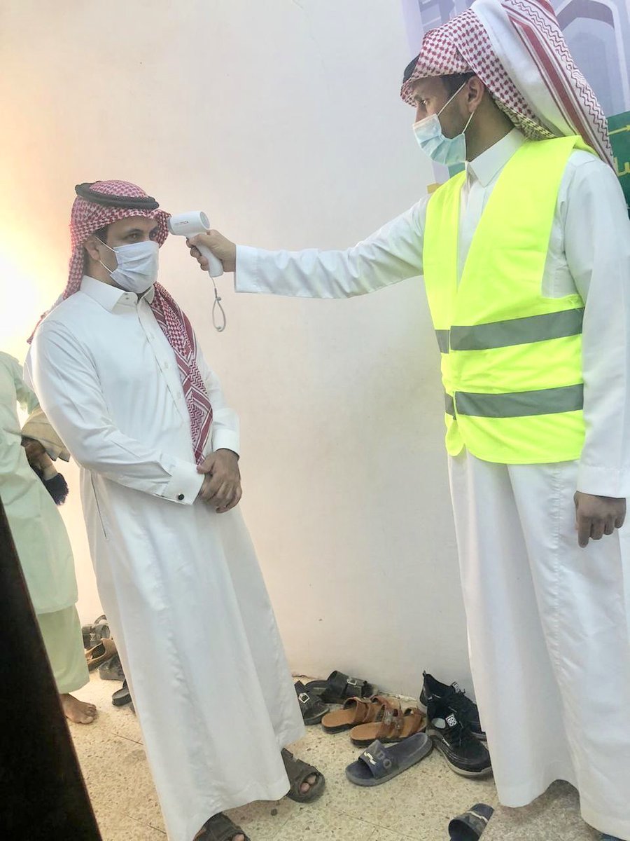 fariq111's tweet photo. تواصل #صحةالطائف ممثله في #مستشفى_الخرمه_العام الجهود في التوعيةالصحية #نعود_بحذر بالتعاون مع @Saudi_Moia وبمشاركة بعض المتطوعين بـ #الخرمة
في نشر الوعي لدى مرتادي المساجد في #صلاة_الجمعه بضرورة الأخذبالإجراءات الاحترازية للوقايه من #فيروس_كورونا
@taifhealth
@alk_tif
@mnbr_subia3 https://t.co/BcstPOPWge